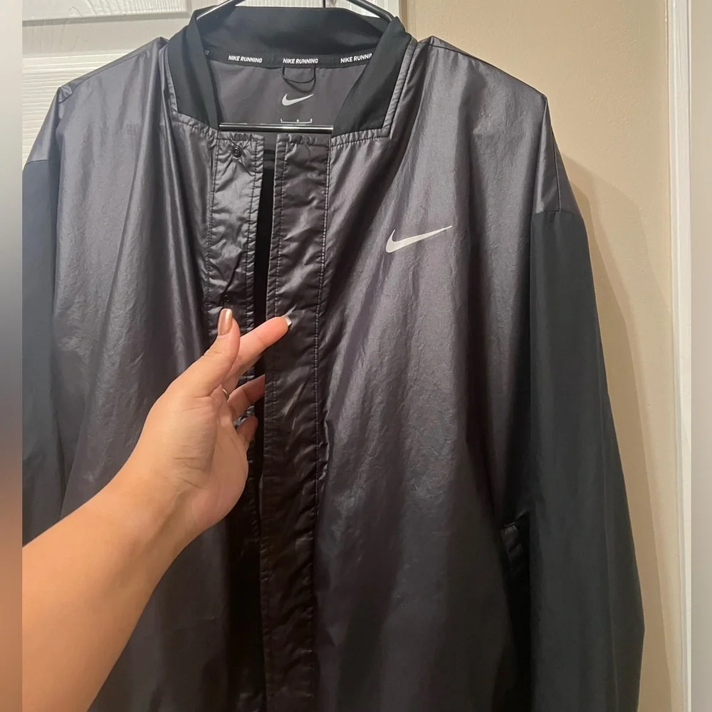 Women’s Nike running windbreaker size L - Picture 3 of 8